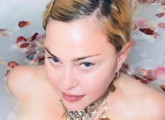 Голая Мадонна в ванной порассуждала о коронавирусе