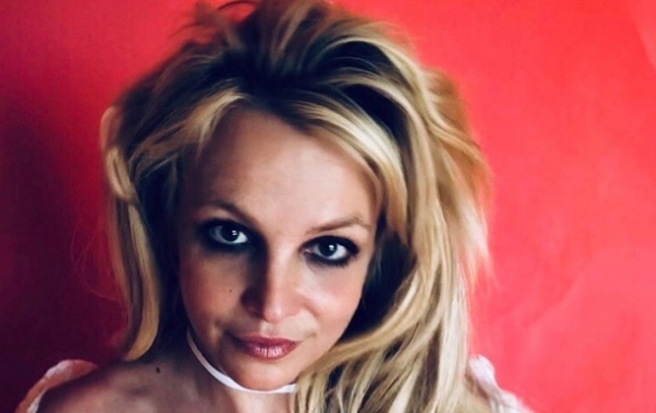 Бритни Спирс показала снимки без фотошопа