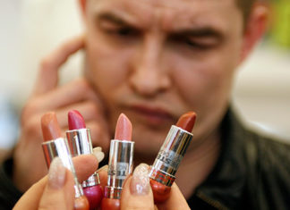 Тандыры, садовые инструменты и электробигуди. 8 Марта для мужчин подорожало в 2 раза?