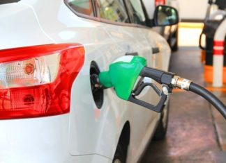 В России подешевел бензин