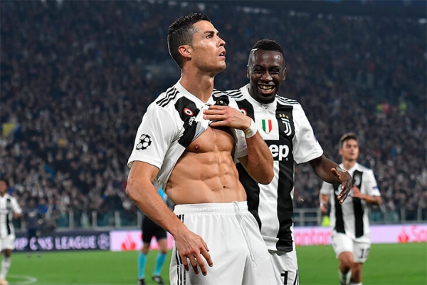 Роналду бросил вызов миру: 142 скручивания за 45 секунд. Его рекорд уже побили Матюиди и Рубен Диаш из &laquo;Бенфики&raquo;