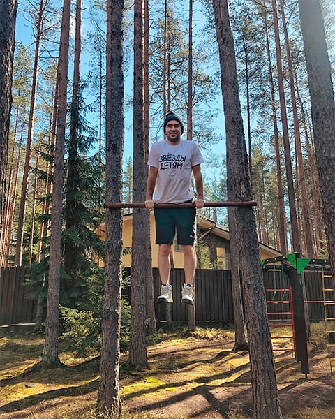 «Проголосовал бы за Шнура? Я столько не выпью». Кержаков – про потерянные 330 миллионов, кидалово Саенко и 90-е в России