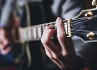 Новосибирцам покажут vr-концерт Вячеслава Бутусова