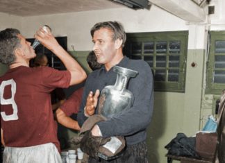 Мы рассказали про англичанина, который делает черно-белые фотографии цветными. Теперь он колоризировал фото сборной СССР