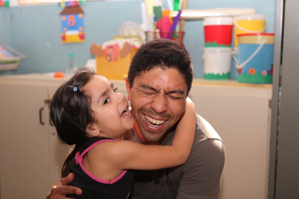 Джоване Элбер теперь фермер: ездит верхом, раздает еду в фавелах и критикует власть