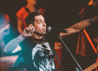 Как спасается концертная индустрия: «Ногу Свело!», Uma2rman собрали миллионный онлайн-марафон