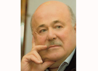 Александр Калягин выступил с обращением к коллегам: «Нам надо держаться вместе»