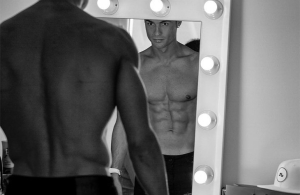 Роналду бросил вызов миру: 142 скручивания за 45 секунд. Его рекорд уже побили Матюиди и Рубен Диаш из &laquo;Бенфики&raquo;