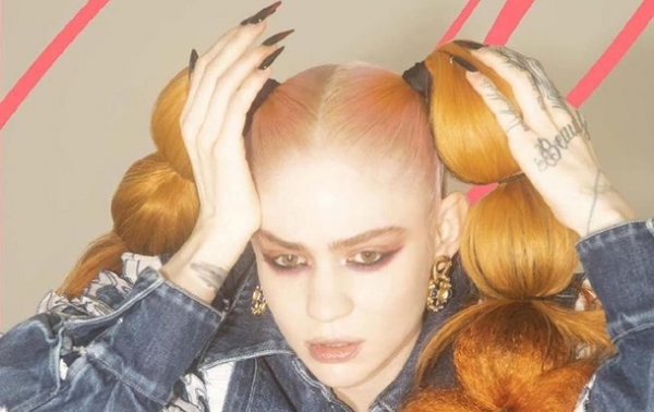 Беременная от Маска певица показала округлившийся живот