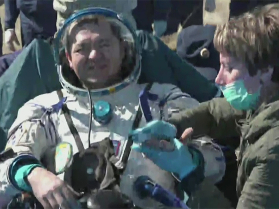 Коронавирус разлучил космонавтов и астронавтов после приземления: детали посадки «Союза МС-15»