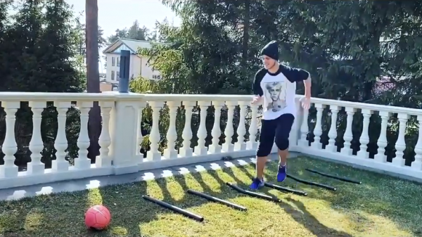 Кокорин (в футболке &laquo;Пацан сказал &ndash; пацан сделал&raquo;) опять у Красавы: выдал инсайд про &laquo;Рому&raquo; и сказал, что не против вернуться в &laquo;Зенит&raquo;