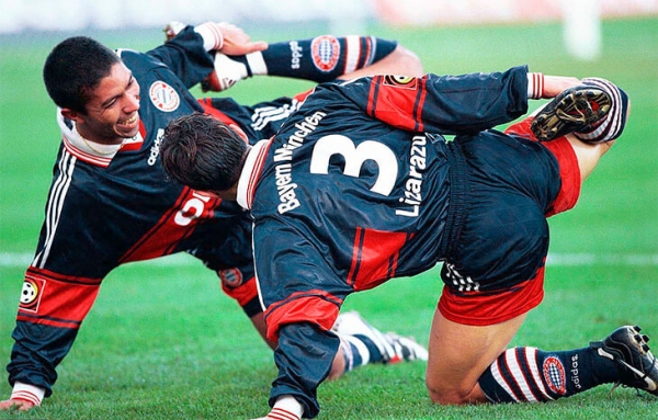 Джоване Элбер теперь фермер: ездит верхом, раздает еду в фавелах и критикует власть