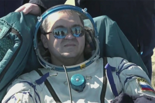 Коронавирус разлучил космонавтов и астронавтов после приземления: детали посадки «Союза МС-15»