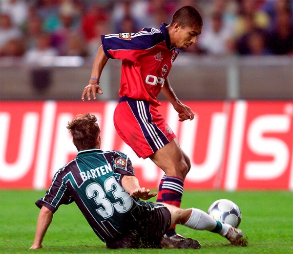 Джоване Элбер теперь фермер: ездит верхом, раздает еду в фавелах и критикует власть