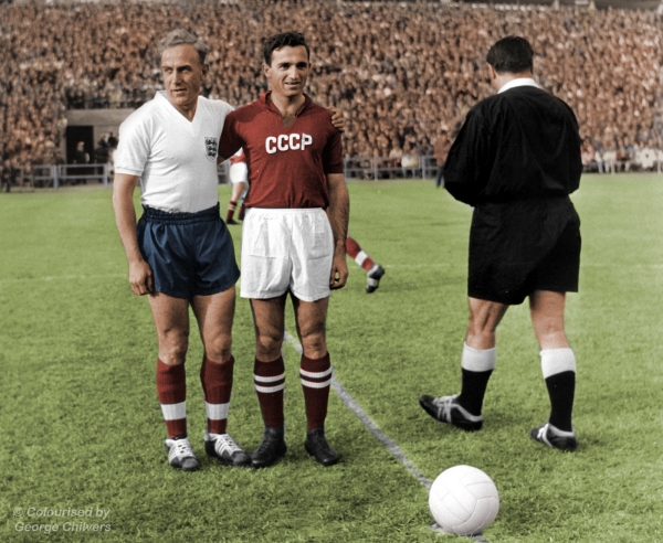 Мы рассказали про англичанина, который делает черно-белые фотографии цветными. Теперь он колоризировал фото сборной СССР