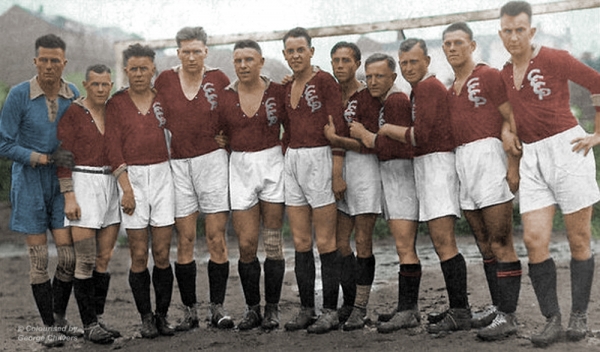 Мы рассказали про англичанина, который делает черно-белые фотографии цветными. Теперь он колоризировал фото сборной СССР