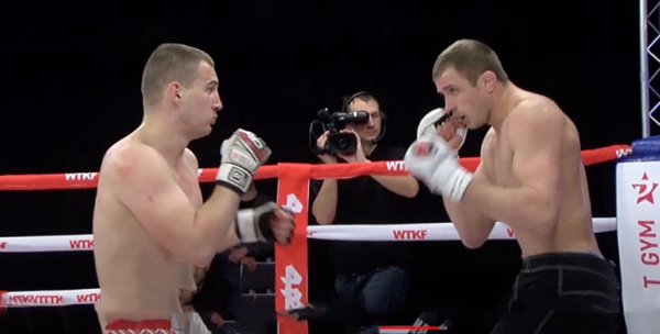 В Беларуси прошел турнир по MMA и кикбоксингу. Его организовал российский промоутер, а в зале не было болельщиков