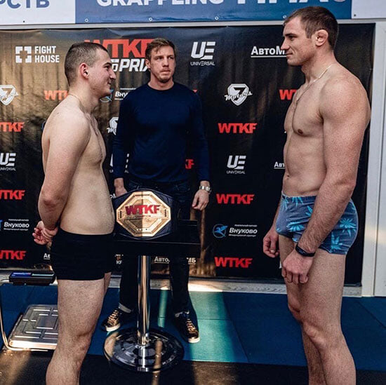 В Беларуси прошел турнир по MMA и кикбоксингу. Его организовал российский промоутер, а в зале не было болельщиков