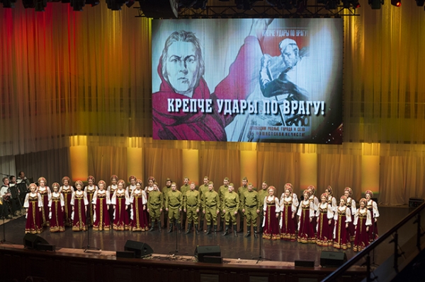 Артисты омского хора записали концерт к 9 Мая в своих квартирах