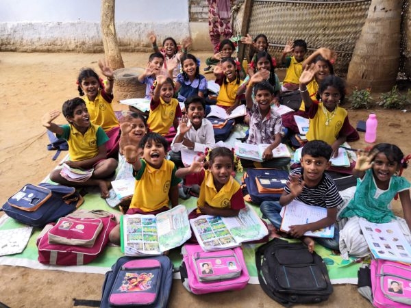 Джоване Элбер теперь фермер: ездит верхом, раздает еду в фавелах и критикует власть