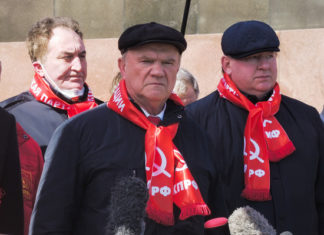 На возложении цветов Ленину Зюганов раскритиковал Путина