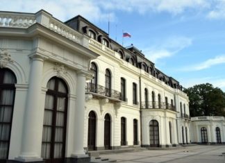 Посольство РФ в Чехии объяснило «переезд» с площади Немцова