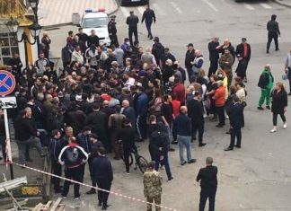 Во Владикавказе жители вышли на стихийный митинг против властей