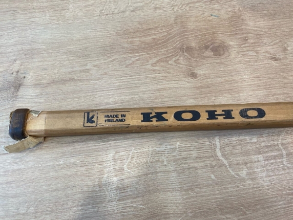 Сын Харламова подарил клюшку отца главреду &laquo;Новой газеты&raquo;. Ее продадут на аукционе, а деньги пойдут на помощь детям