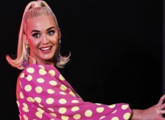 Кэти Перри снялась в костюме туалетной бумаги