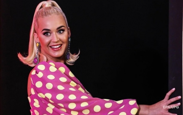 Кэти Перри снялась в костюме туалетной бумаги