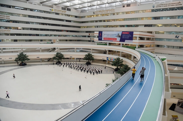 Современные атлетические треки &ndash; городские места силы. Вот несколько примеров из Афин, Лондона и Грозного  