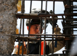 Эксперты рассказали о мигрантах, готовых работать на стройках «на правах рабов»