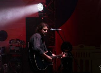 Дмитрий Ревякин самоизолировался и записывает песни в Новосибирске