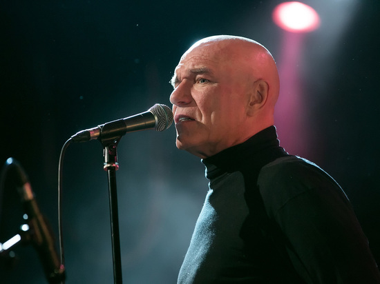 Кому нужны поп-звезды с военными песнями: маскарад или трепетное отношение