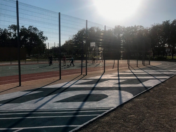 Современные атлетические треки &ndash; городские места силы. Вот несколько примеров из Афин, Лондона и Грозного  