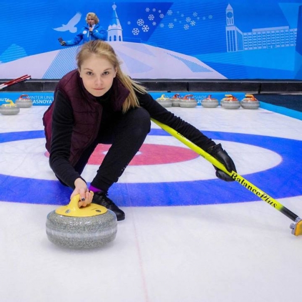 Две студентки из Красноярска сразятся на онлайн-чемпионате России по керлингу