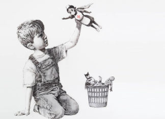 Бэнкси продемонстрировал граффити с новым супер-героем — медсестрой