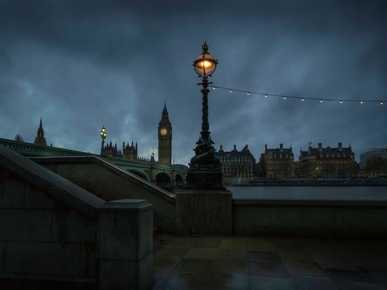 Советника Джонсона заподозрили в нарушении карантина