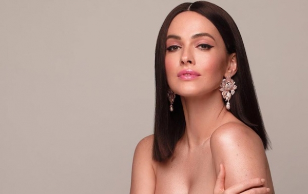 Даша Астафьева снялась полностью обнаженной на балконе