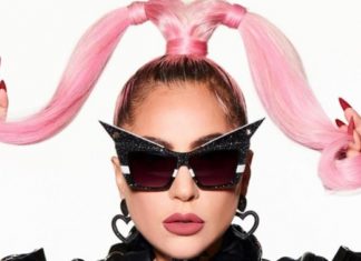 Леди Гага в топе и лосинах удивила лишним весом