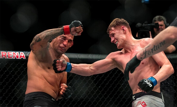 &laquo;Нам выдают еду и воду, чтобы не шлялись по Лас-Вегасу&raquo;. Интервью Александра Волкова, которому на выходных драться с топ-бойцом UFC