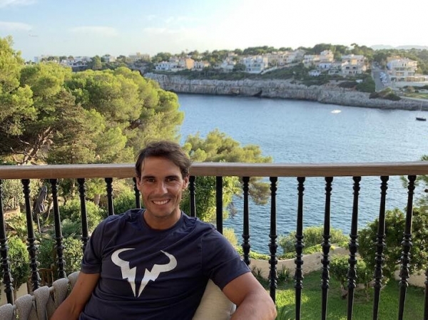 Надаль обожает море как ребенок и потратил на лодки 10 млн евро. Недавно взял яхту с бассейном и гаражом