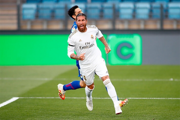 Зидан сказал, что &laquo;Реал&raquo; ждут 11 финалов &ndash; первый выигран. Марсело отметил гол, встав на колено, Куртуа тащил, а потом грустно пропустил между ног