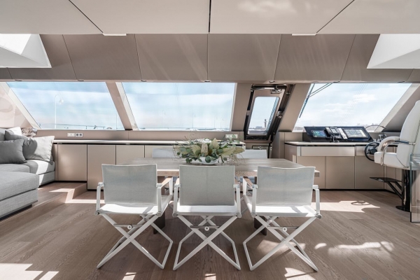 Надаль обожает море как ребенок и потратил на лодки 10 млн евро. Недавно взял яхту с бассейном и гаражом