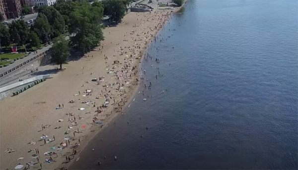Я сходил на первый матч РПЛ, хотя в городе самоизоляция. Главное: маски почти не снимают, дистанцию не соблюдают только фанаты