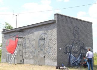 В благодарность омским медикам создали арт-объект