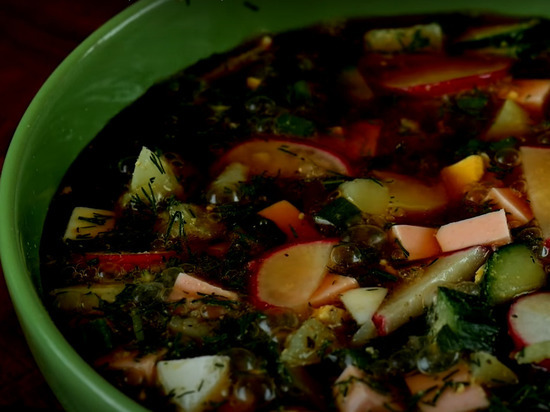 Диетолог рассказал, кому нельзя есть окрошку на квасе