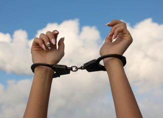 Акция в поддержку Юлии Цветковой закончилась задержаниями