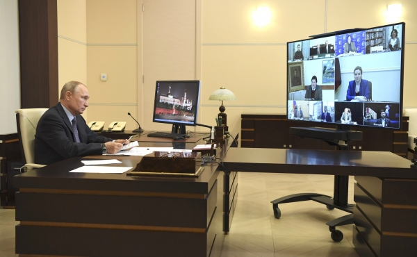 Директор омского ТЮЗа попросил у Путина рекомендаций по работе театров