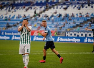 Я сходил на первый матч РПЛ, хотя в городе самоизоляция. Главное: маски почти не снимают, дистанцию не соблюдают только фанаты